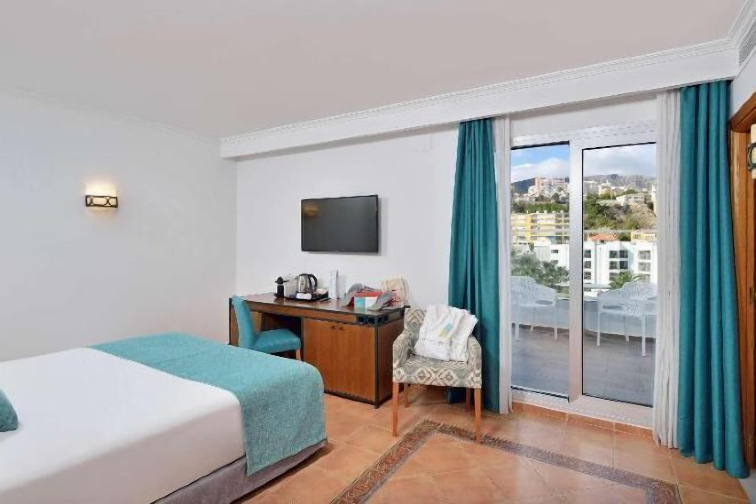 Minibar, caja de seguridad en la habitación, escritorio y wifi gratis 