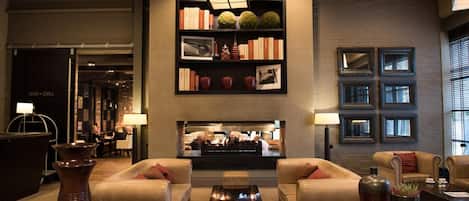 32-Zoll-Smart-TV mit Satellitenempfang, Fernseher