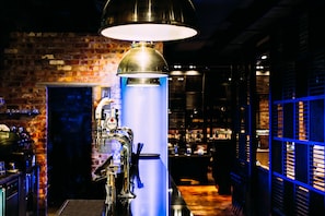Serves breakfast and lunch - mour Hotel (Nottingham)