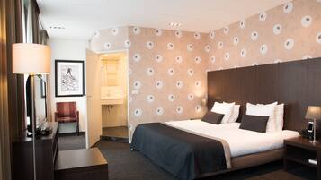 Desk, iron/ironing board, free WiFi, bed sheets