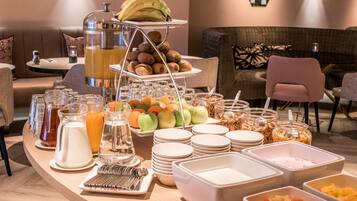 Se ofrece un desayuno bufé todos los días (por un coste adicional)