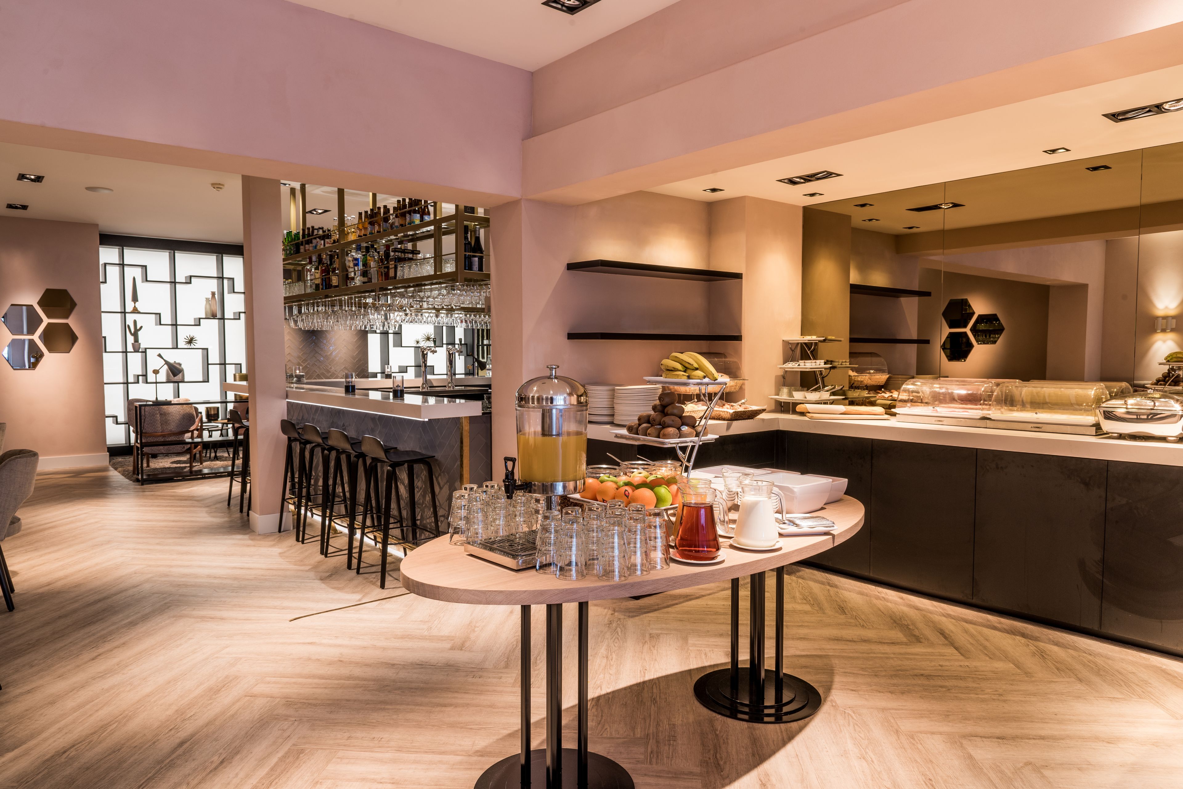 매일 뷔페 아침 식사(1인당 EUR 18)