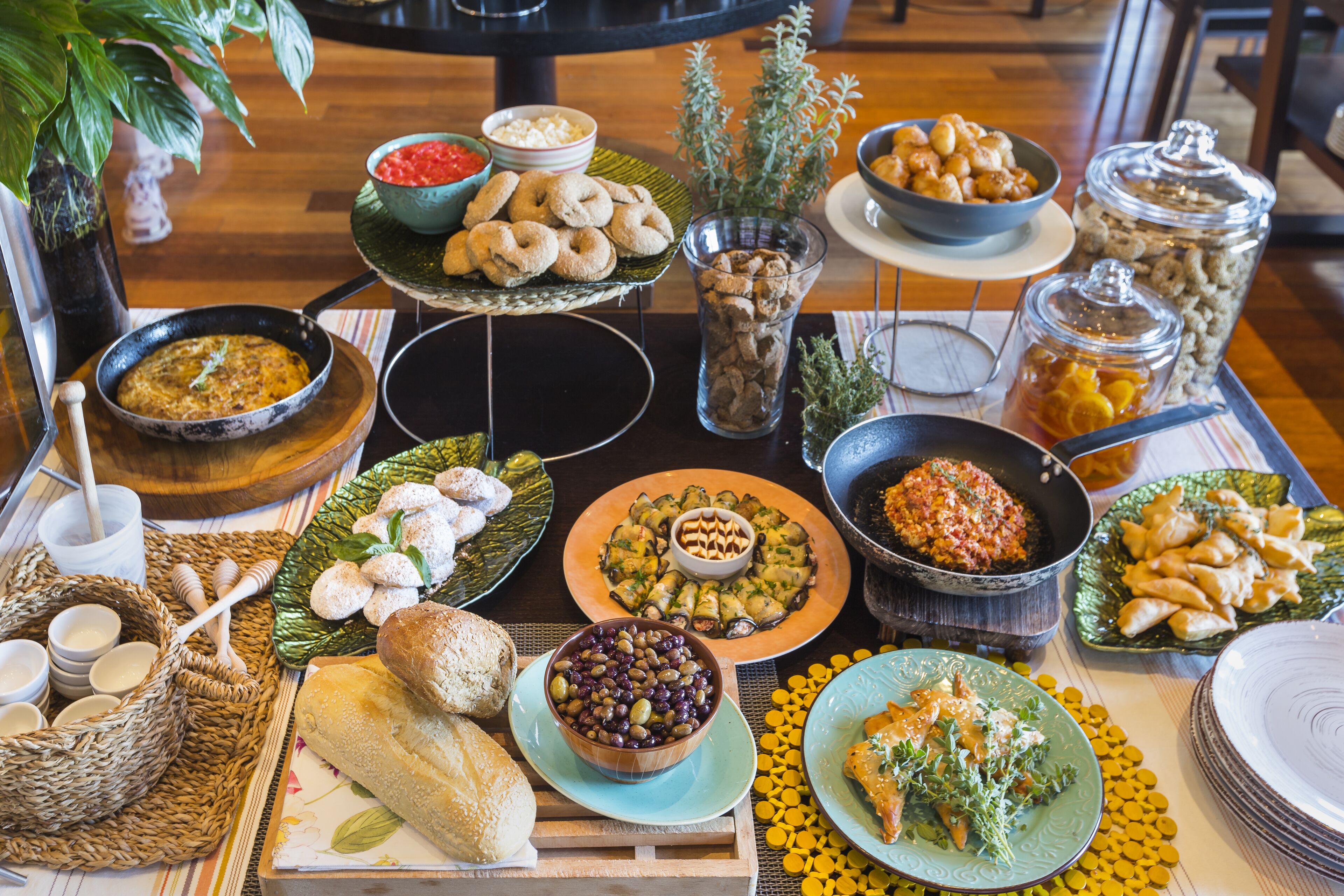 Daily full breakfast (EUR 20 per person)