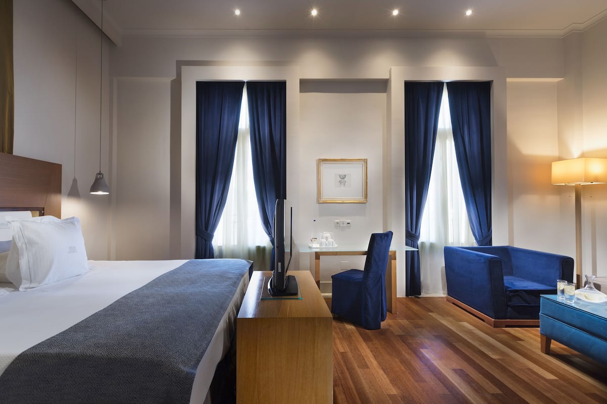 1 bedroom, in-room safe, desk, blackout curtains
