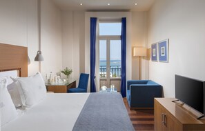 1 bedroom, in-room safe, desk, blackout curtains