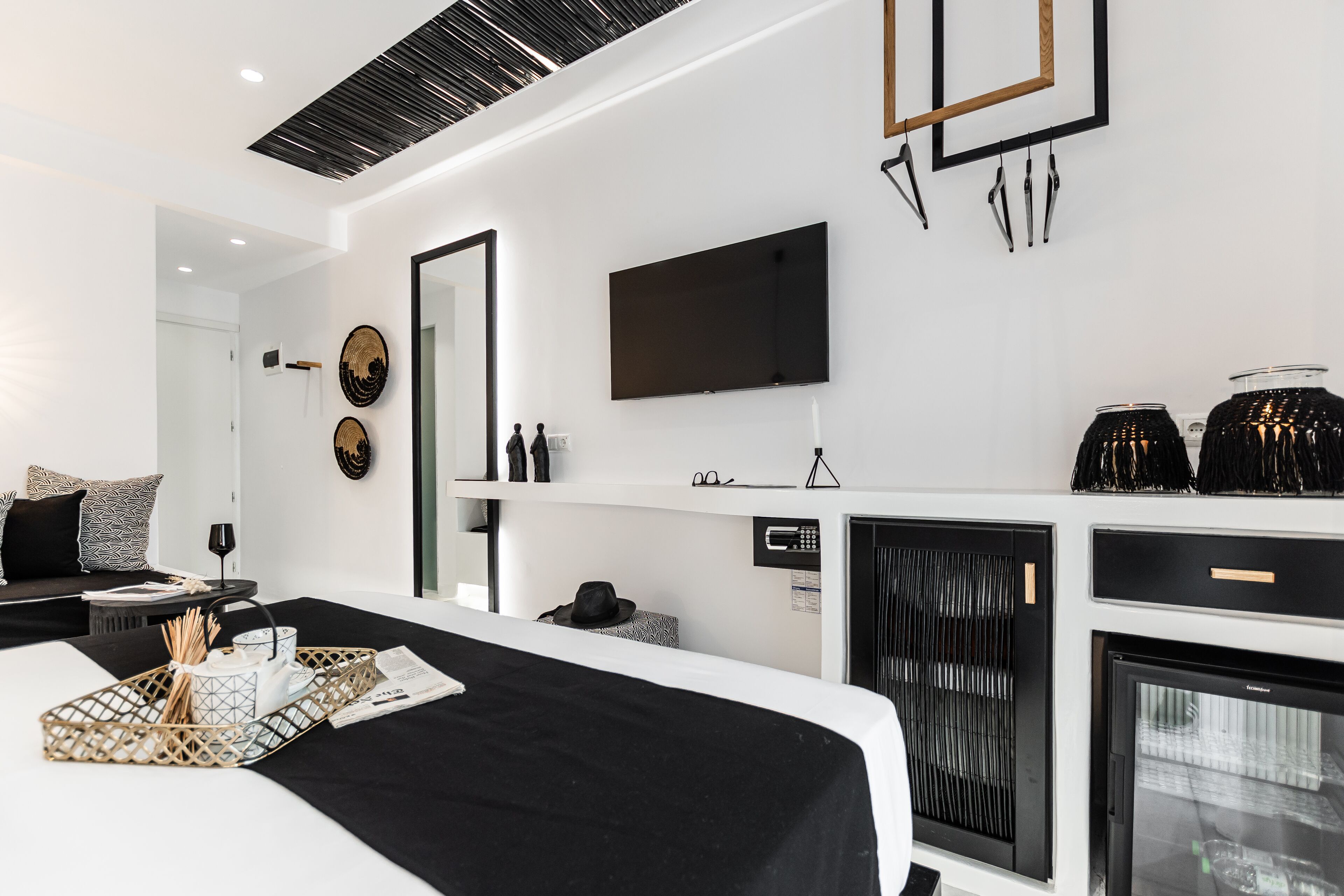 deluxe suite | 1 bedroom, in-room safe, desk, free wifi