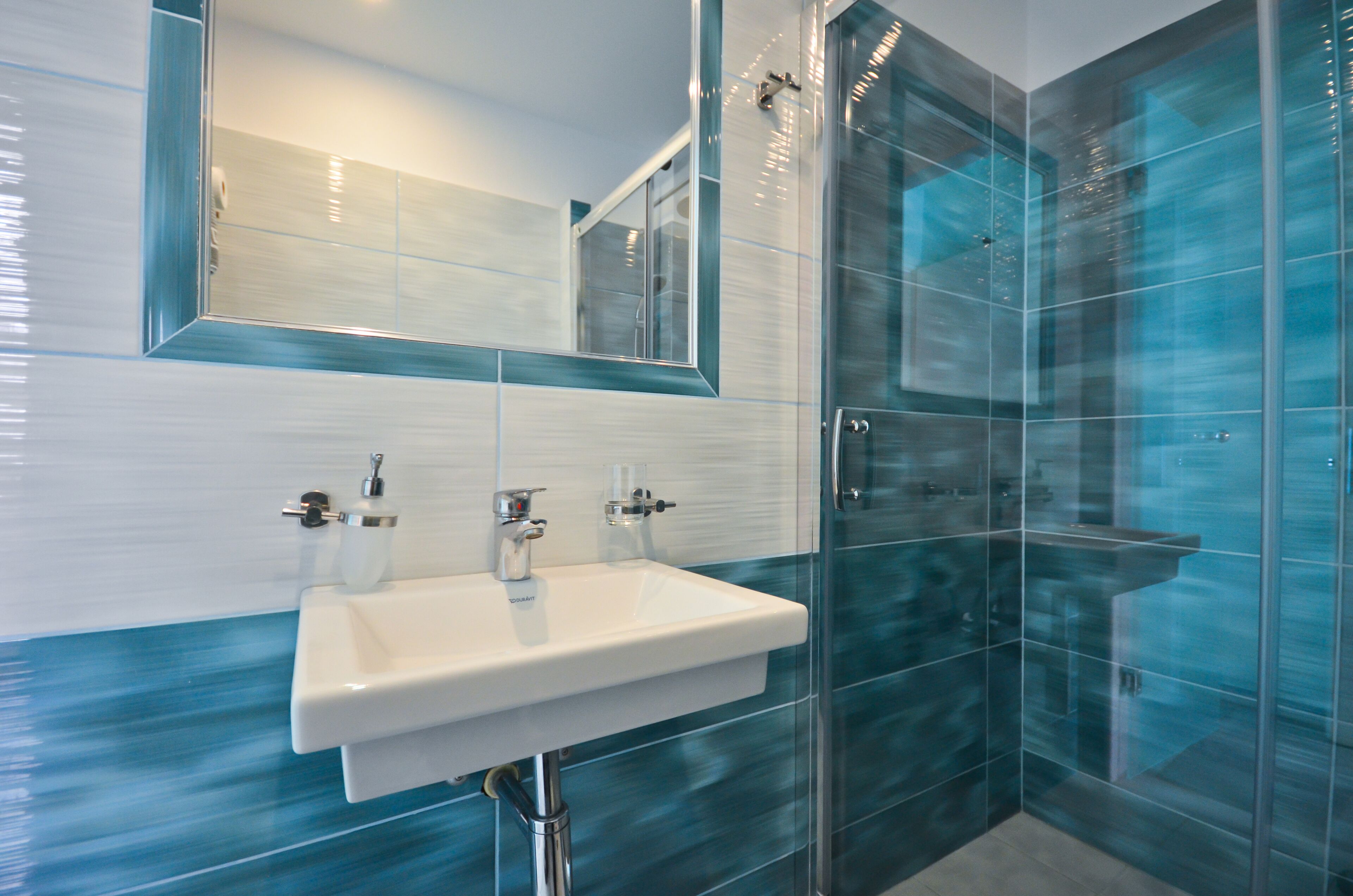 superior double room, 1 bedroom | bathroom | hair dryer, towels, soap, shampoo