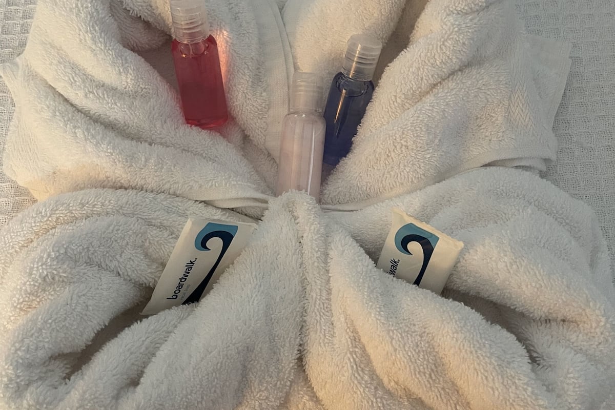 1 bedroom, down duvets, desk, iron/ironing board