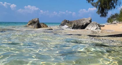 Coral Harbour Beach House And Villas