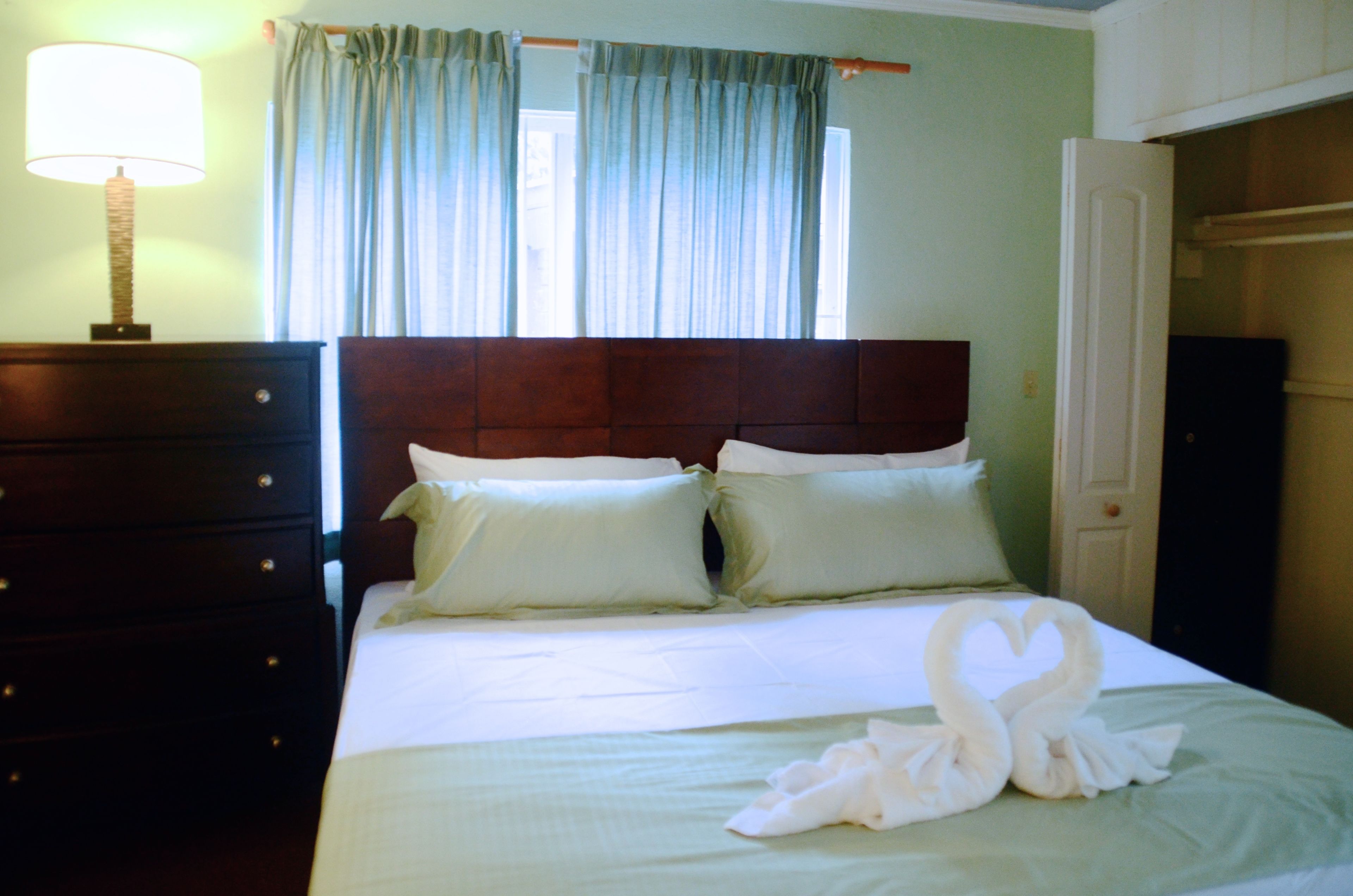 1 bedroom, down duvets, desk, iron/ironing board