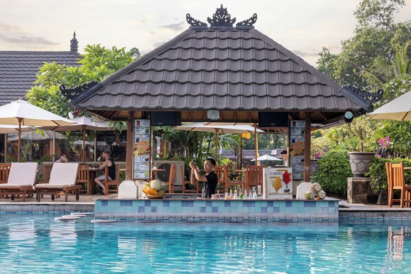 Bar kolam renang