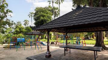 Children’s play area – outdoor
