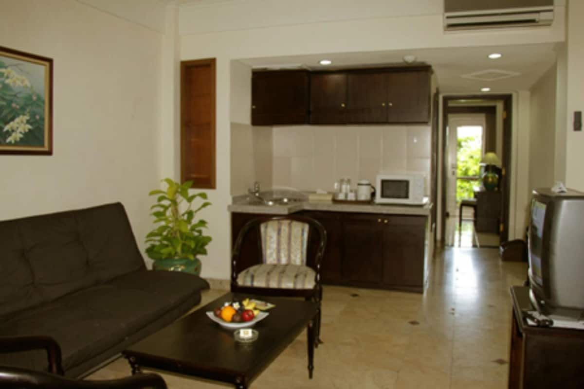 Living room | 21-inch flat-screen TV with satellite channels, TV