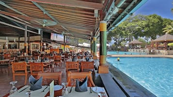 Desayuno buffet (USD 10 por persona)