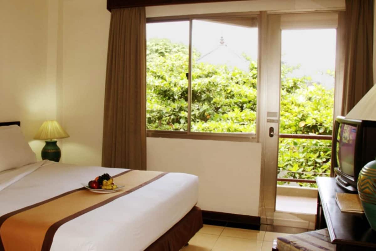 Minibar, in-room safe, desk, blackout drapes