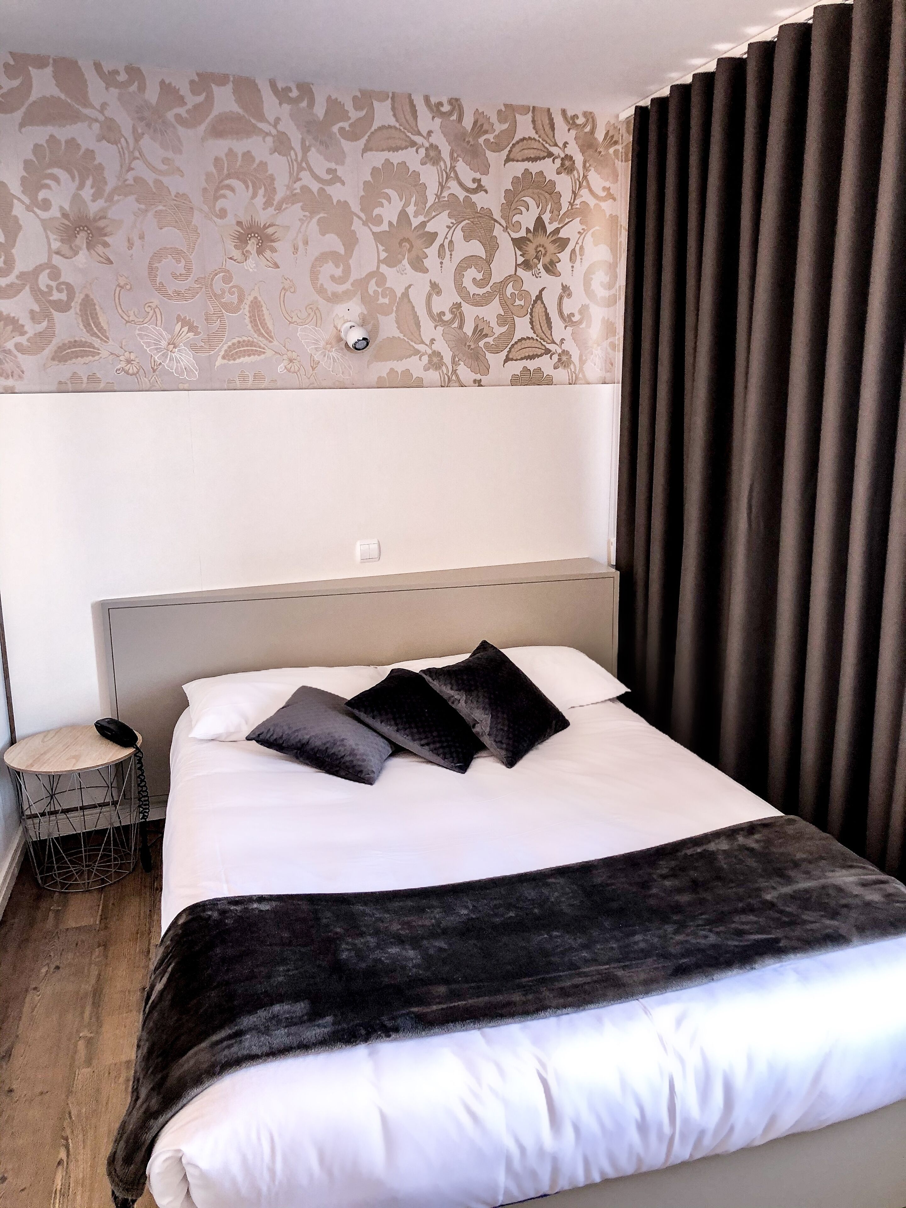 double room, city view | soundproofing, free wifi, bed sheets