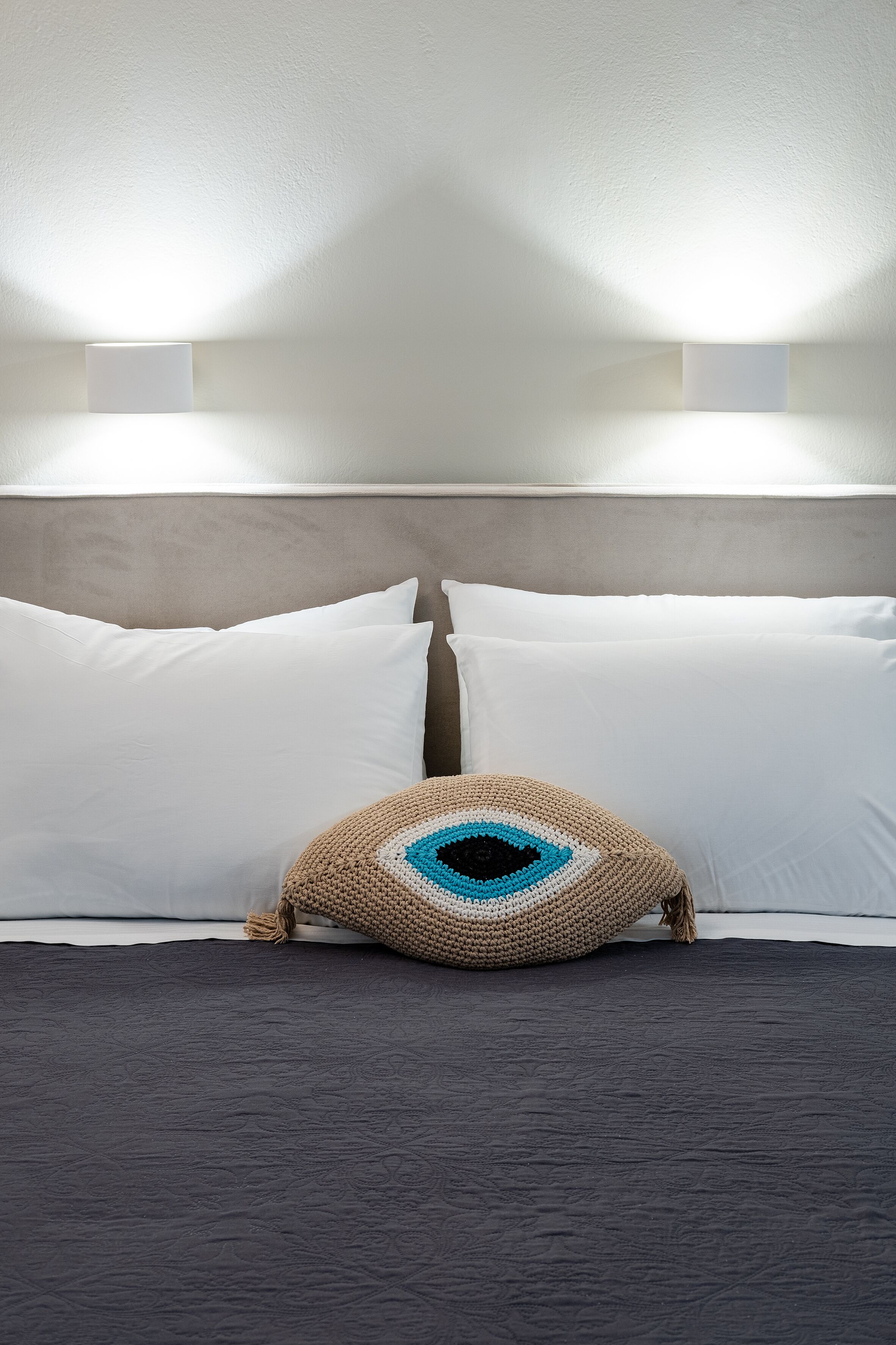 family room | in-room safe, desk, free wifi, bed sheets