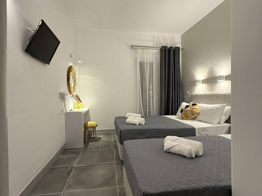 Cofres nos quartos, escrivaninha, Wi-Fi de cortesia, roupa de cama