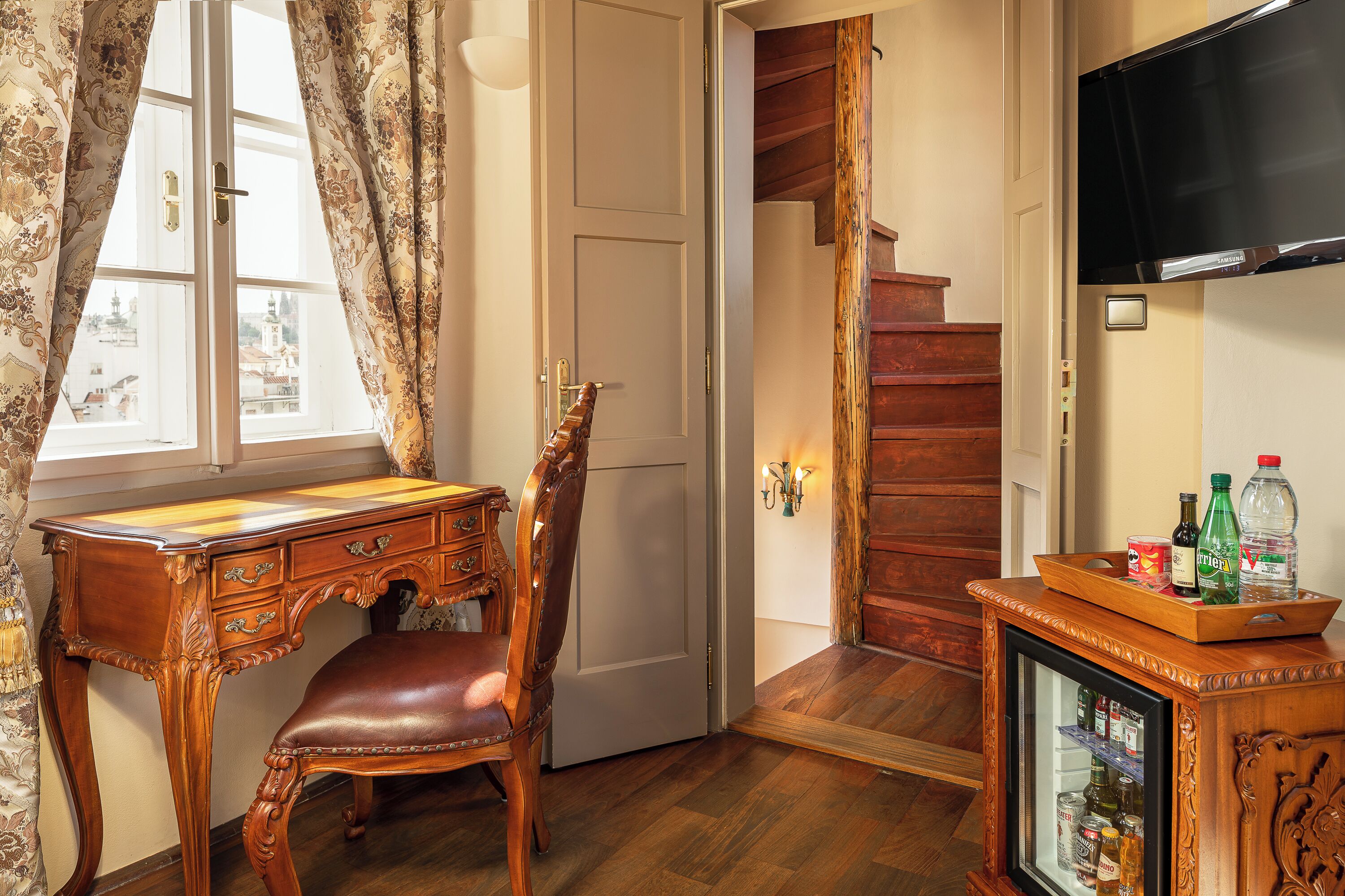 iron gate hotel & suites