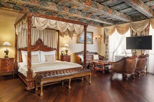 Goliath Suite | Materassi Select Comfort, minibar, una cassaforte in camera