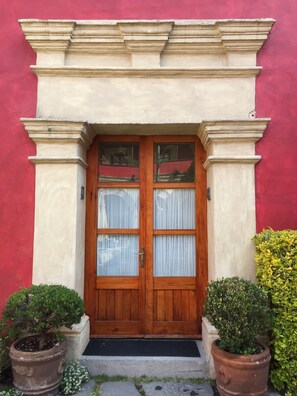 Basic Room, 1 Queen Bed | Garden view - Quinta Luna (San Pedro Cholula)