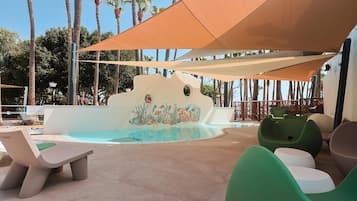 Indoor pool, 2 outdoor pools, pool umbrellas, sun loungers