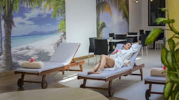 Sauna, hot tub, steam room, Turkish bath/hammam, body treatments