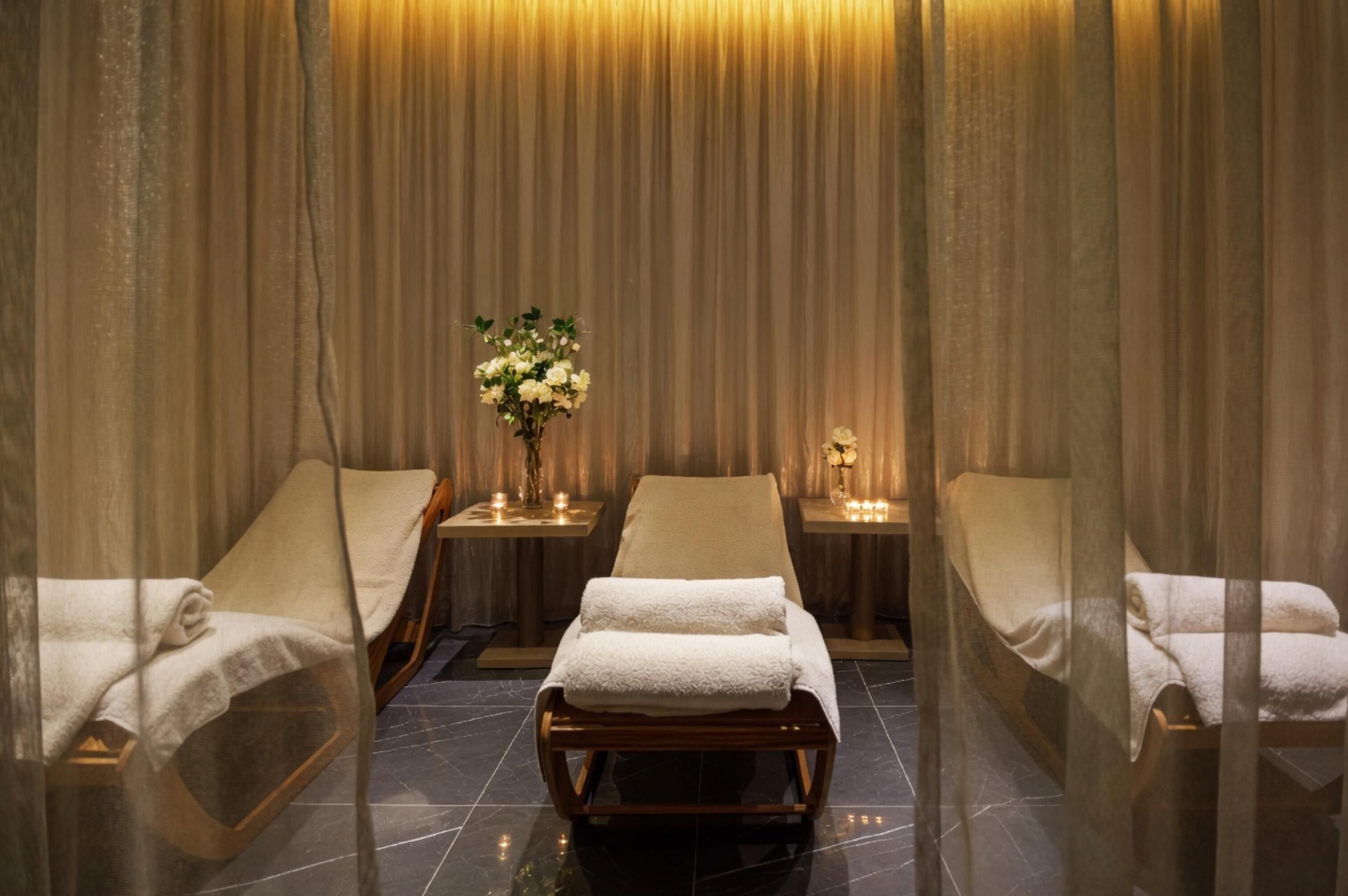 Sauna, hot tub, steam room, Turkish bath/hammam, body treatments