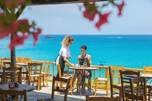 3 bars/lounges, swim-up bar, poolside bar