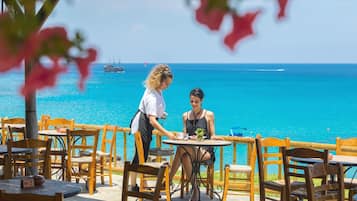 5 restaurants, breakfast, lunch, dinner served; international cuisine