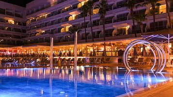 من حمّامات السباحة المغطاة، 2 من حمّامات السباحة الخارجية