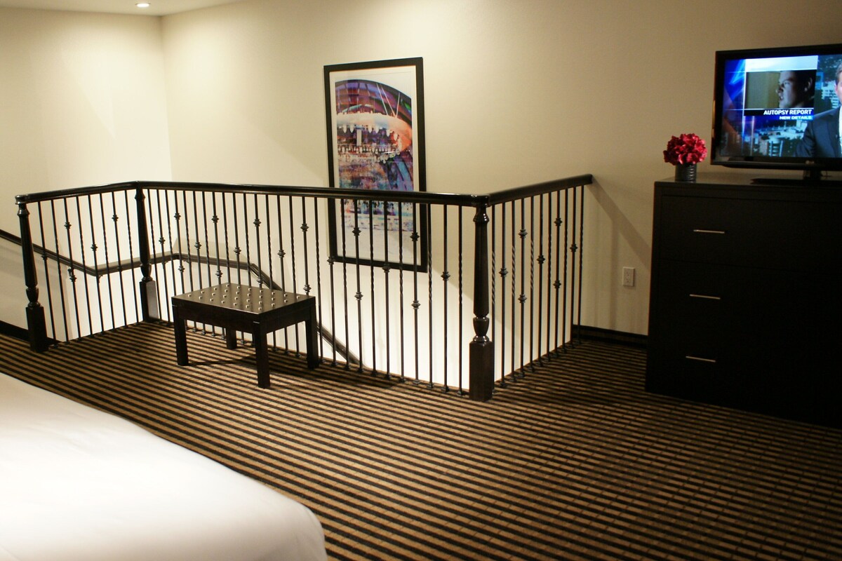 Premium bedding, pillowtop beds, in-room safe, desk