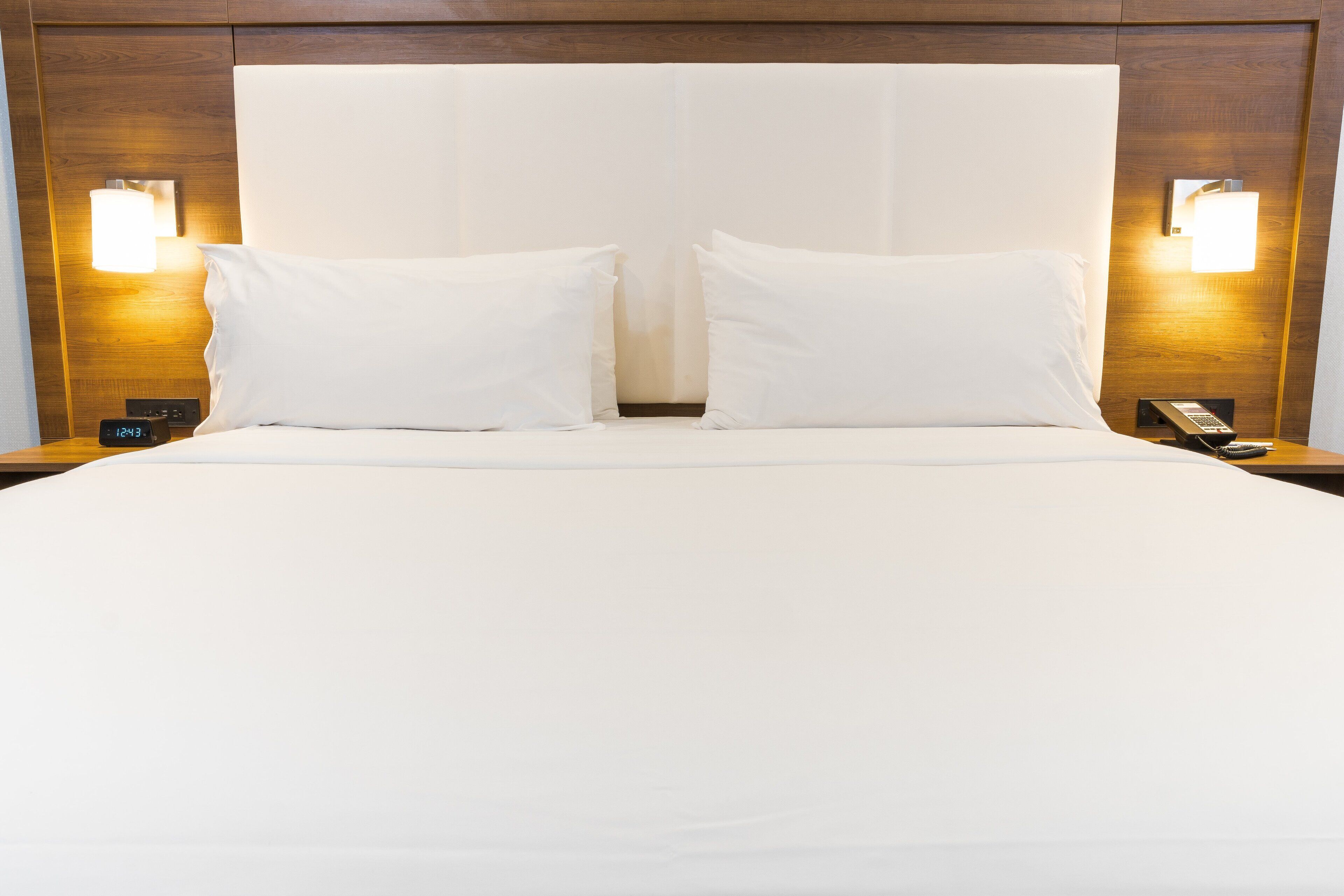 standard room, 1 king bed, roll-in shower (communications accessible) | 1 bedroom, premium bedding, pillow-top beds, in-room safe