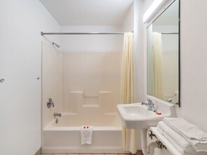 Free toiletries, towels, toilet paper - OYO Hotel San Antonio near AT&T Center (San Antonio)