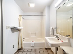 Suite, 1 Bedroom | Bathroom | Free toiletries, towels, toilet paper