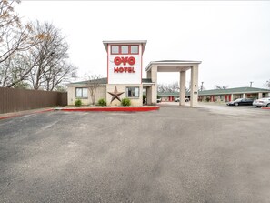 A hotel with a prominent 'OYO HOTEL' sign, a parking lot, and a covered walkway. - OYO Hotel San Antonio near AT&T Center (San Antonio)