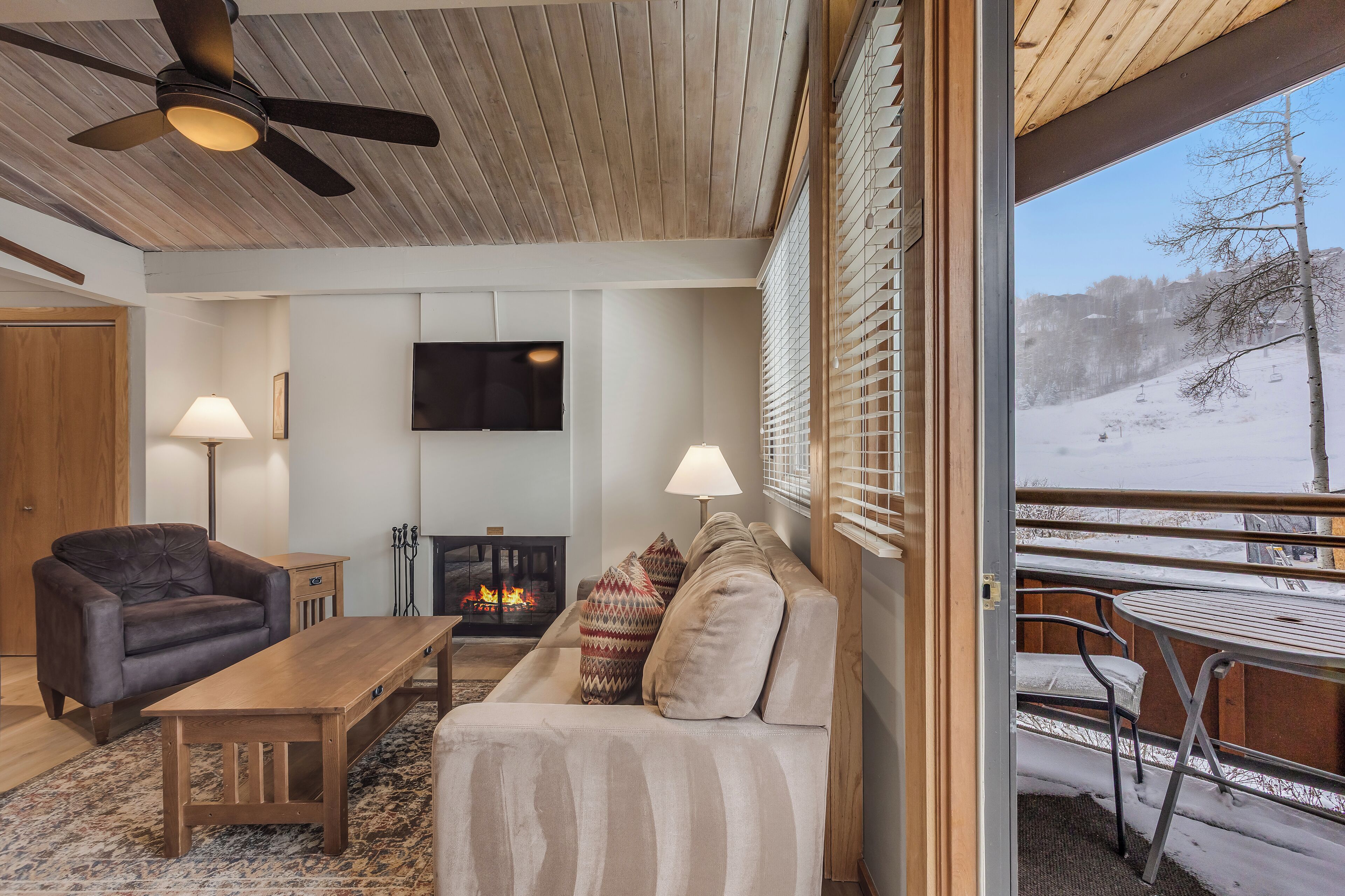 Premier Studio (Unit 412) | Living area | 40-inch Smart TV with satellite channels, TV, fireplace