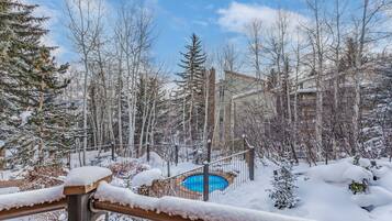 Premier Studio (Unit 305) | Terrace/patio