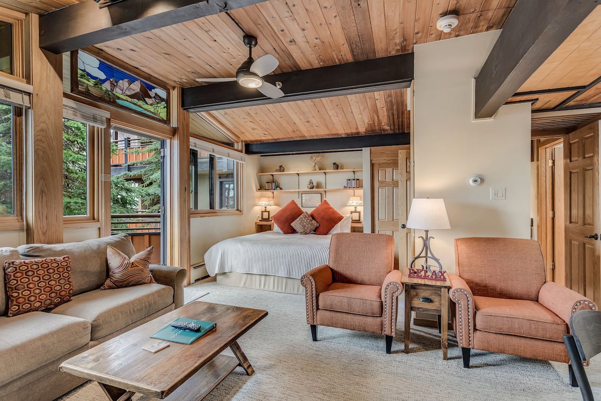 Premier Studio (Unit 308) | Individually decorated, individually furnished, laptop workspace