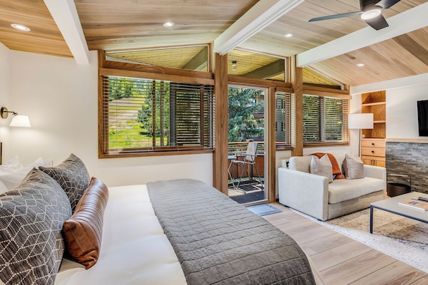 Premier Studio (Unit 415) | Individually decorated, individually furnished, laptop workspace