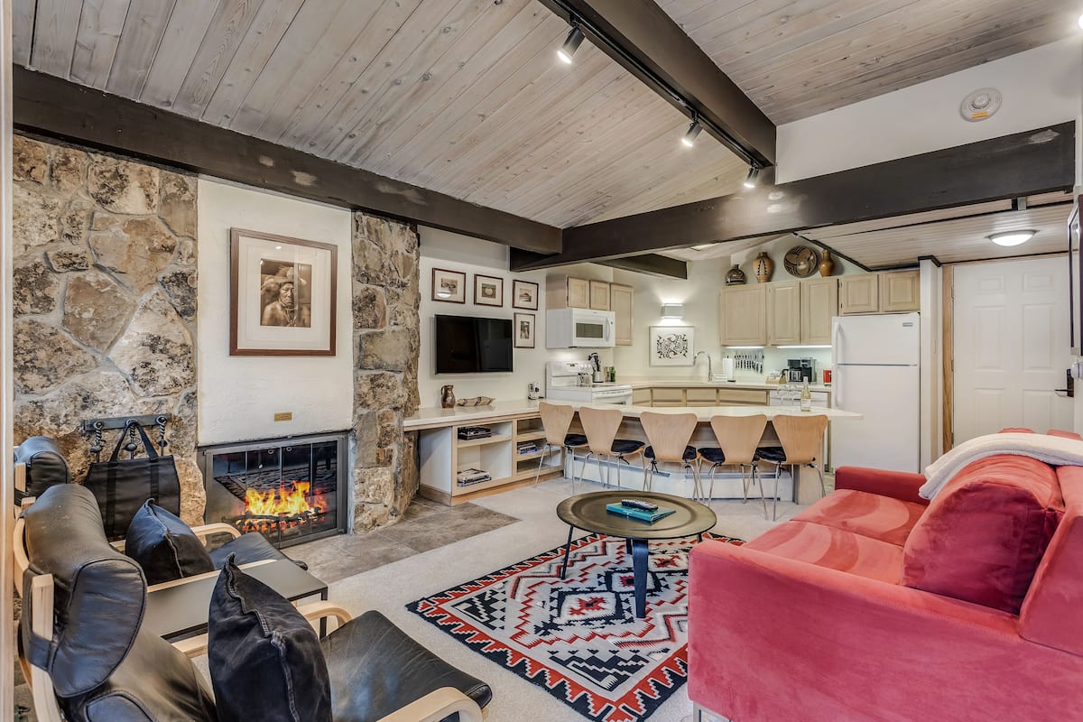 Premier Studio (Unit 411) | Living area | 40-inch Smart TV with satellite channels, TV, fireplace