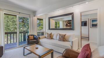 Apartemen Premier | Area keluarga | Smart TV 40-inci dengan saluran TV satelit, TV, dan perapian