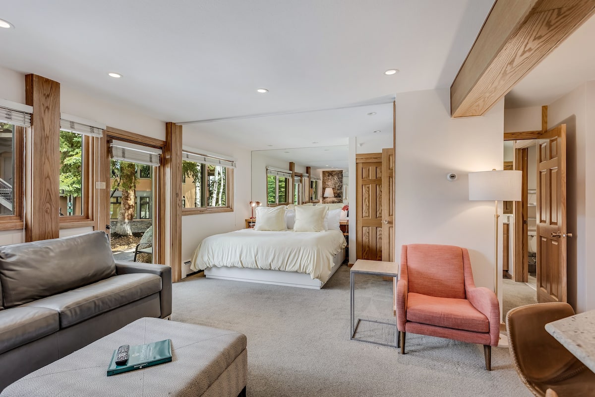 Premier Studio (Unit 105) | Individually decorated, individually furnished, laptop workspace