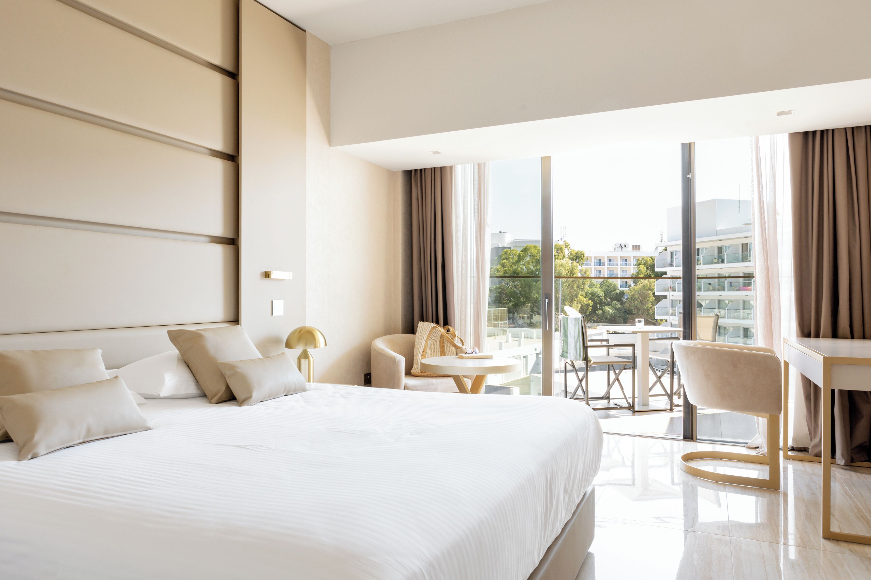 Deluxe Double or Twin Room (Inland view) | Hypo-allergenic bedding, memory-foam beds, minibar, in-room safe