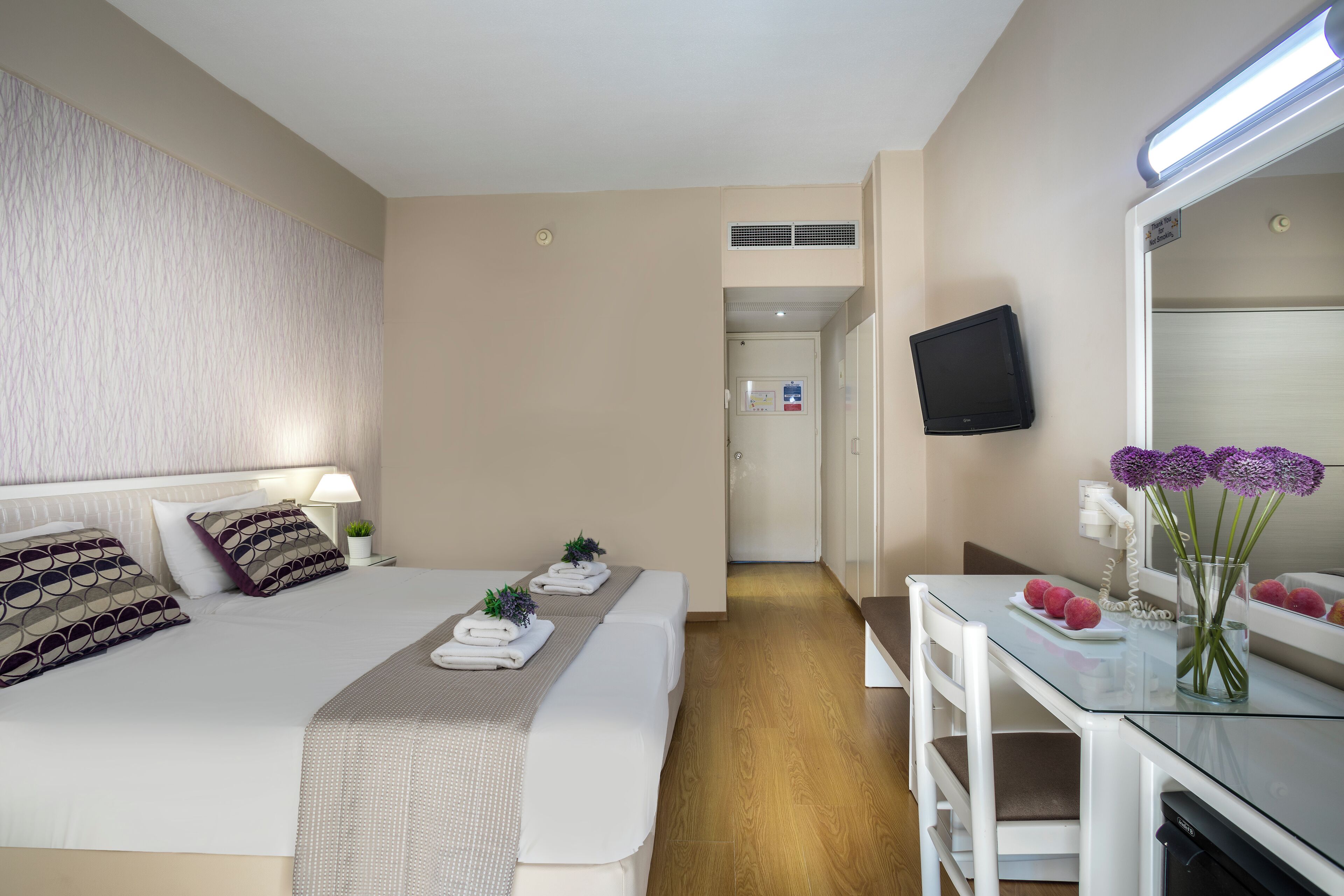 Soundproofing, free WiFi, bed sheets