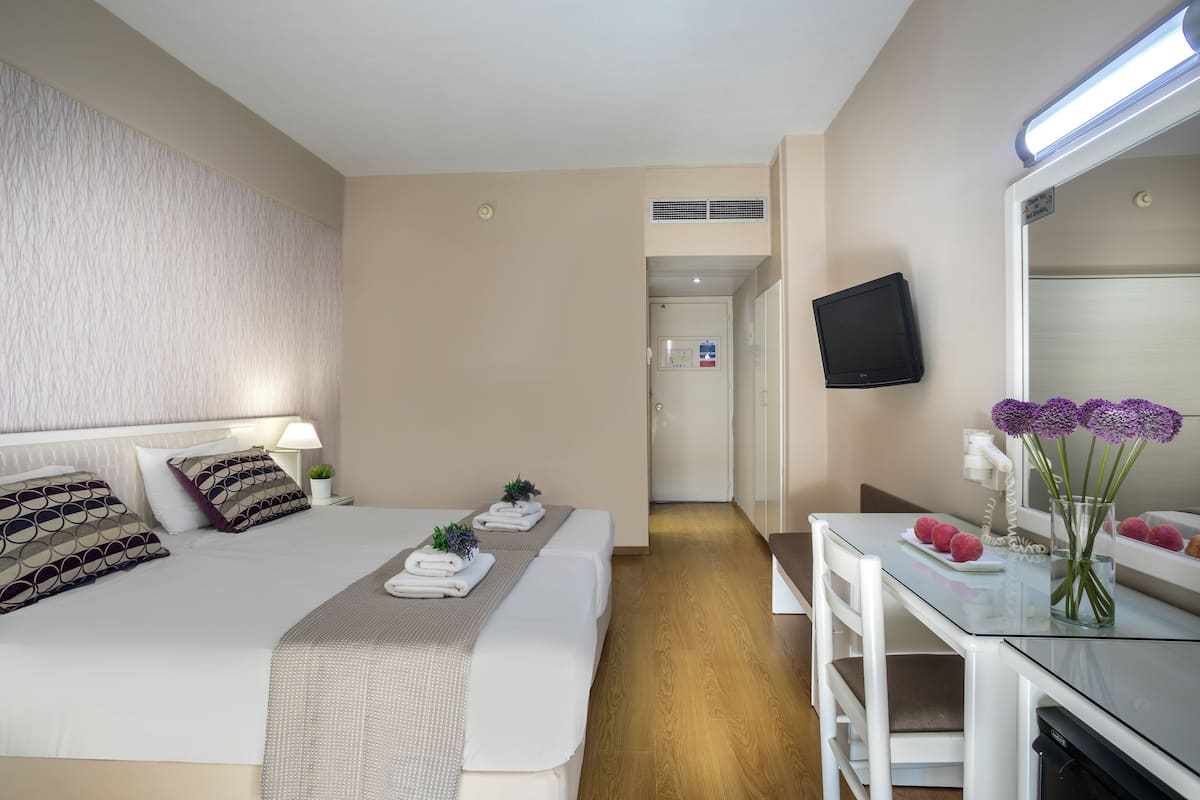 Soundproofing, free WiFi, bed sheets