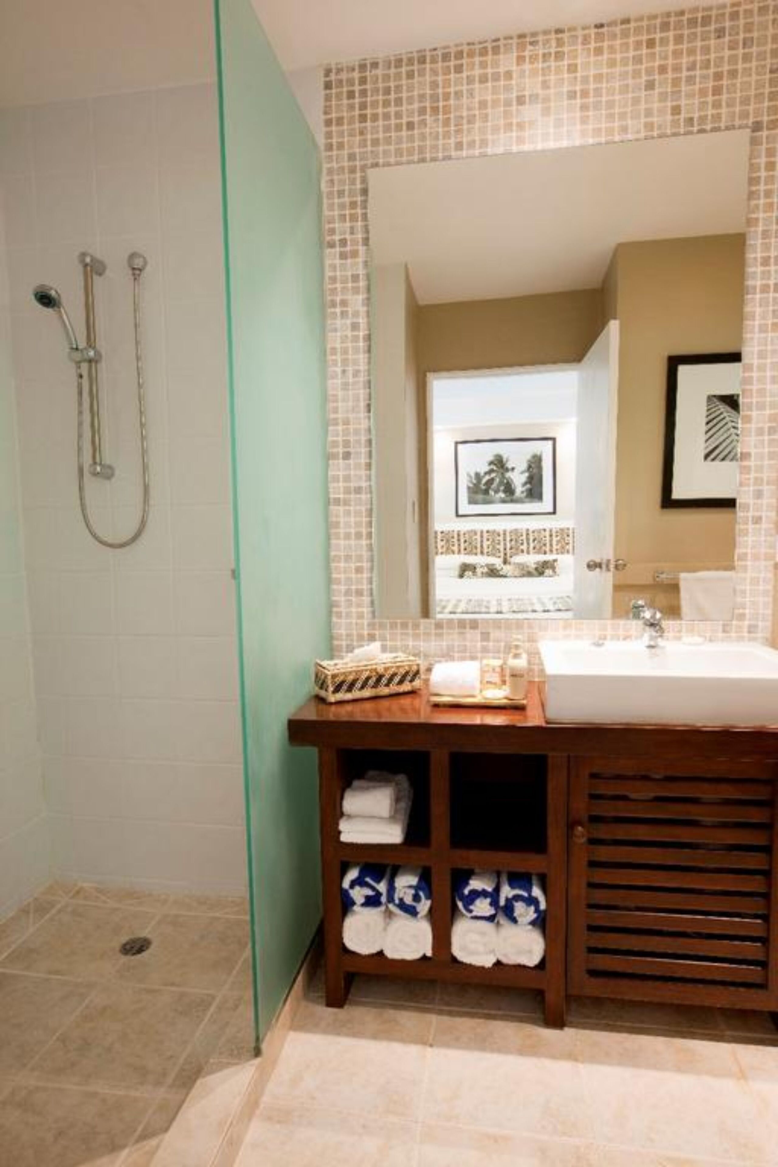 shower, free toiletries, hair dryer, towels