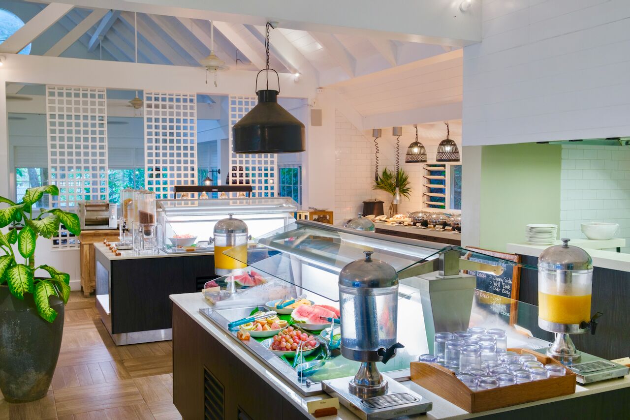 3 restaurants, breakfast, lunch, dinner served; international cuisine