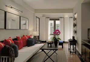 Lanna Suite | 迷你吧、客房内保险箱、特色装修、办公桌