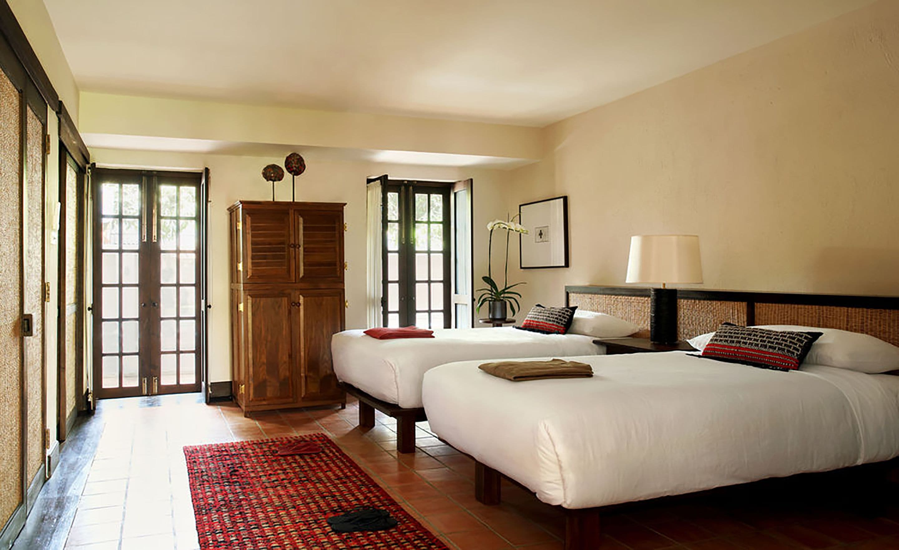 deluxe room (lanna) | minibar, in-room safe, individually decorated, desk